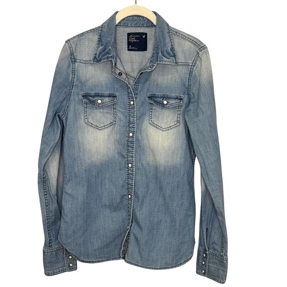 American Eagle Outfitters Shirt Womens 10 Blue Chambray Denim Western Pearl Snap - Picture 1 of 9